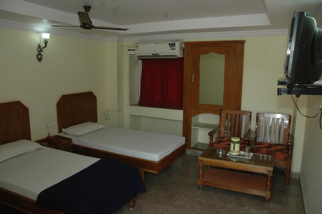 Hotel Vijayabhanu Visakhapatnam Esterno foto